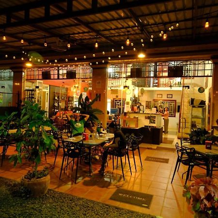 Route 76 Guest House ศรีมโนรม ภายนอก รูปภาพ