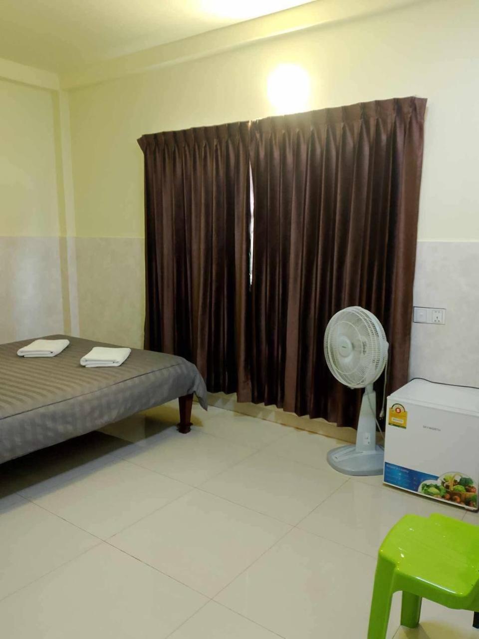 Route 76 Guest House ศรีมโนรม ภายนอก รูปภาพ