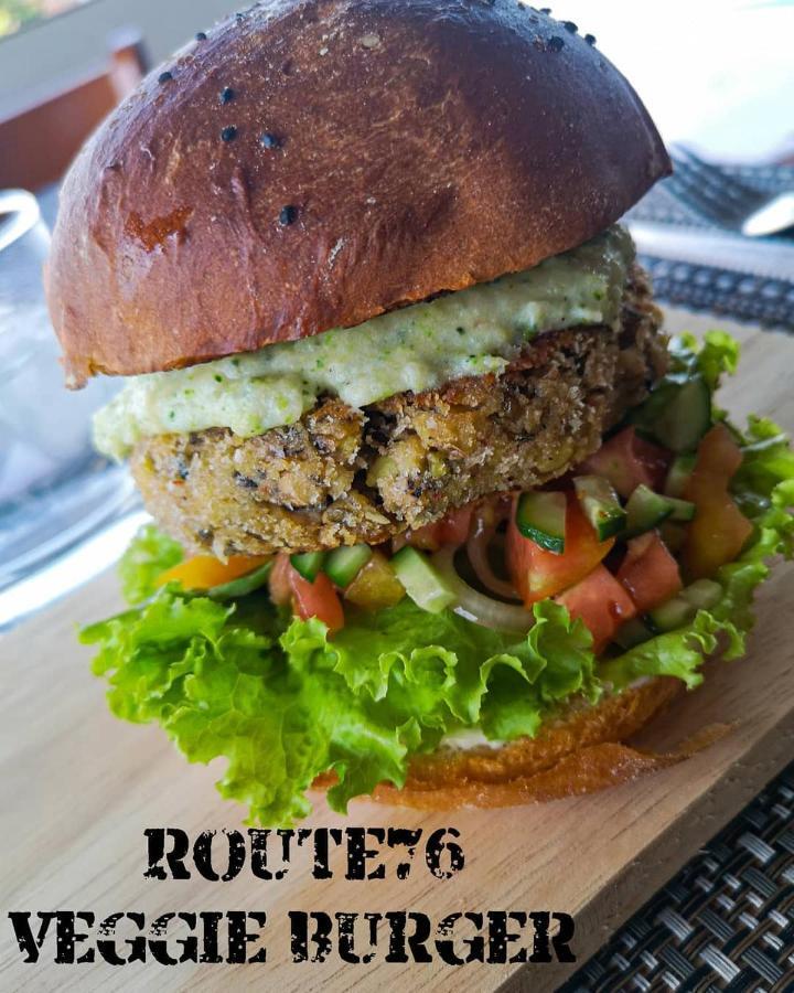 Route 76 Guest House ศรีมโนรม ภายนอก รูปภาพ